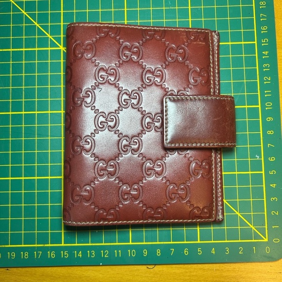 Vintage Gucci embossed GG leather notebook case in a burgundy red - Picture 1 of 11
